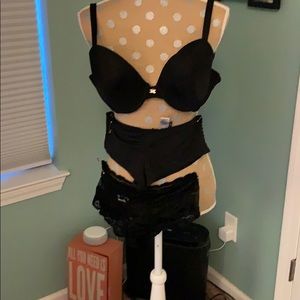 34DD Frederick’s of Hollywood bra S M panties